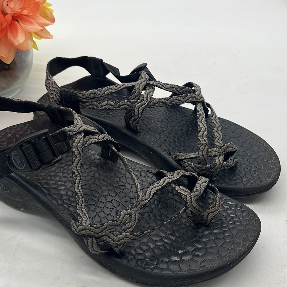 Chaco Gray Black Thin Strap Hiking Sandals Sz 10. SPT0674